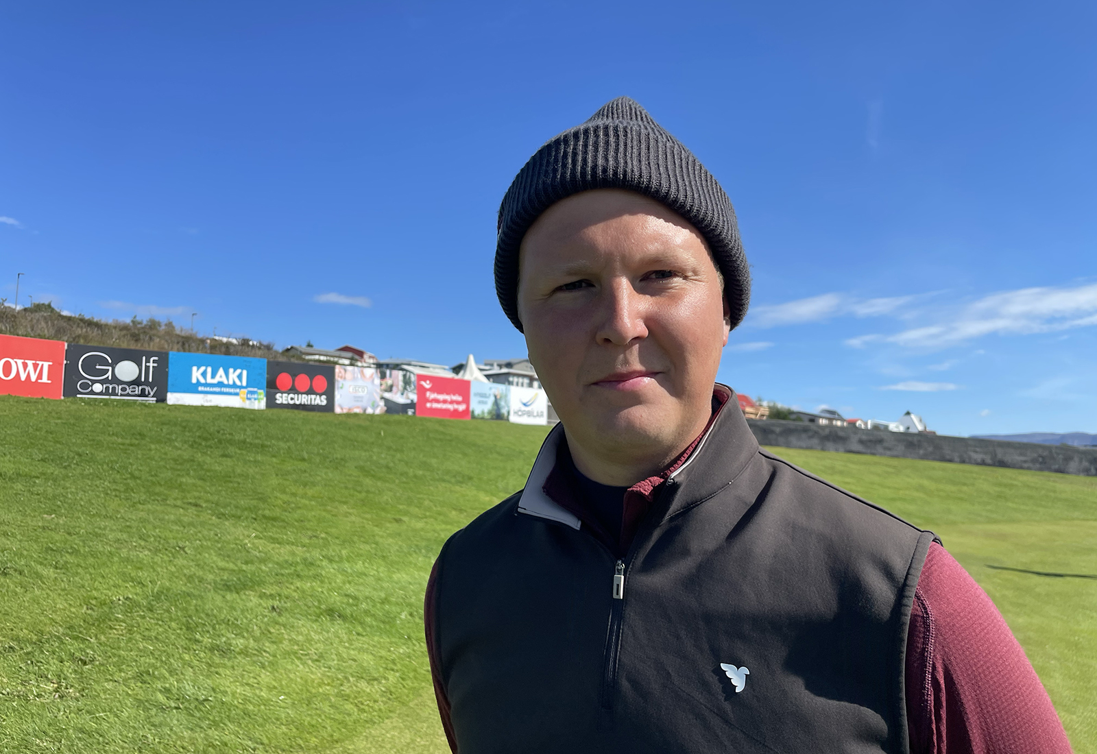 Aron Snær lék best allra í dag, leyfði Kylfingi að rabba við sig frá 8. holu að 9. teig