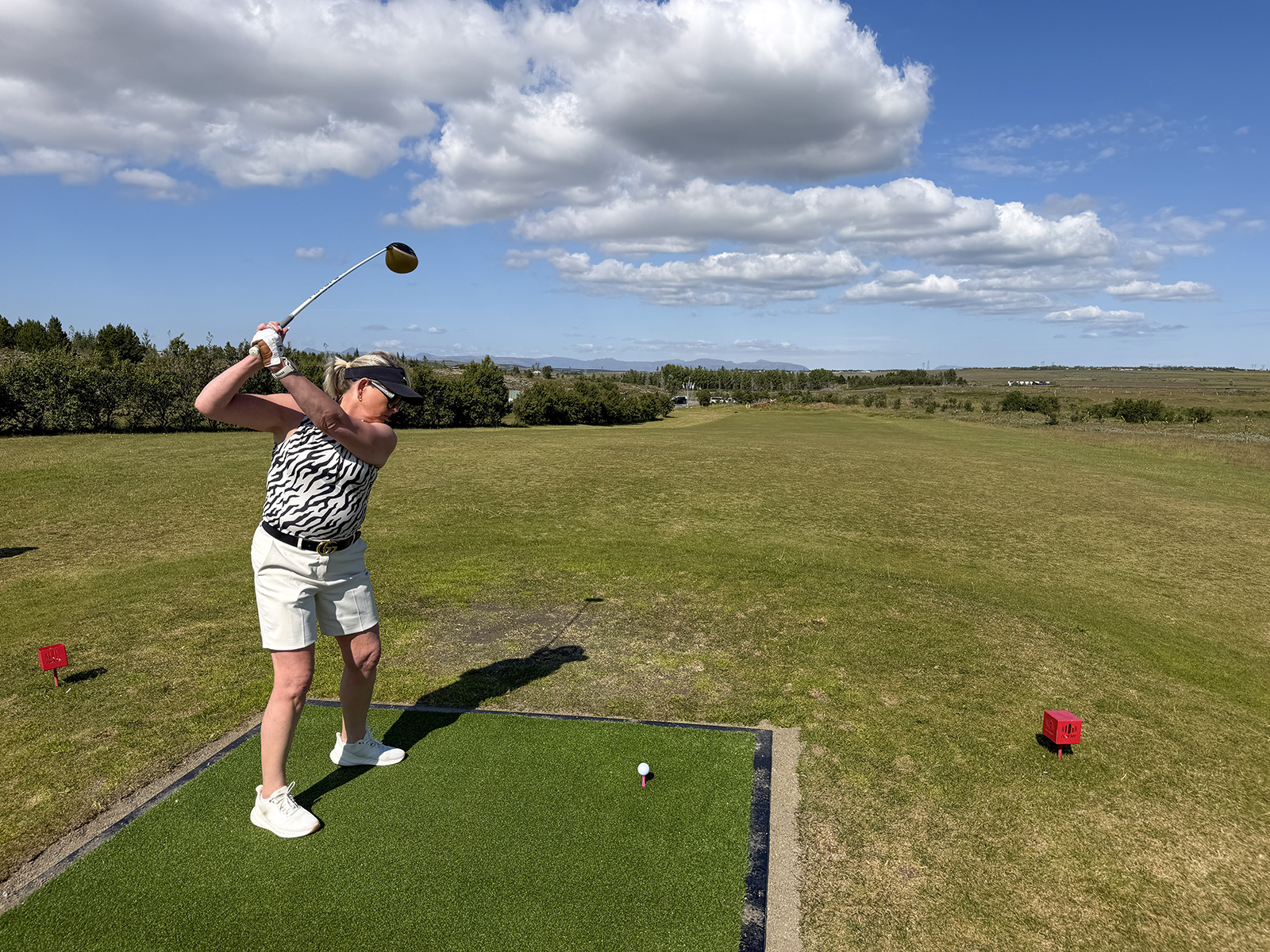 Skemmtilegur og alvöru par 3 holu völlur í Hraunborgum