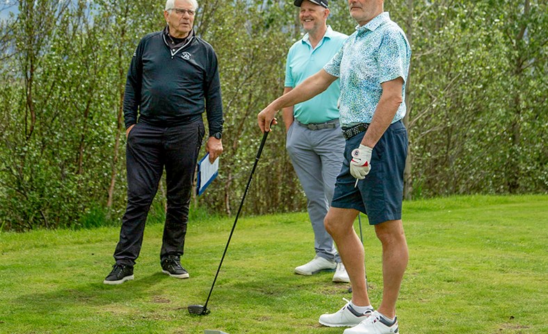 Hvað slærðu langt af teig? 