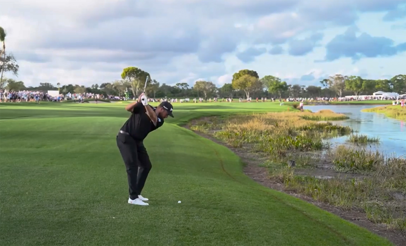 Tvö slæm högg í lokin kostuðu Lawry 120 millj. kr.